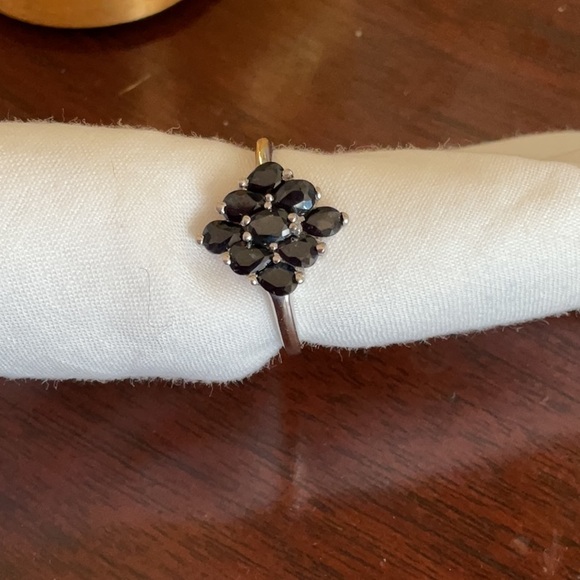 Elegant Black Onyx Ring - Picture 4 of 5